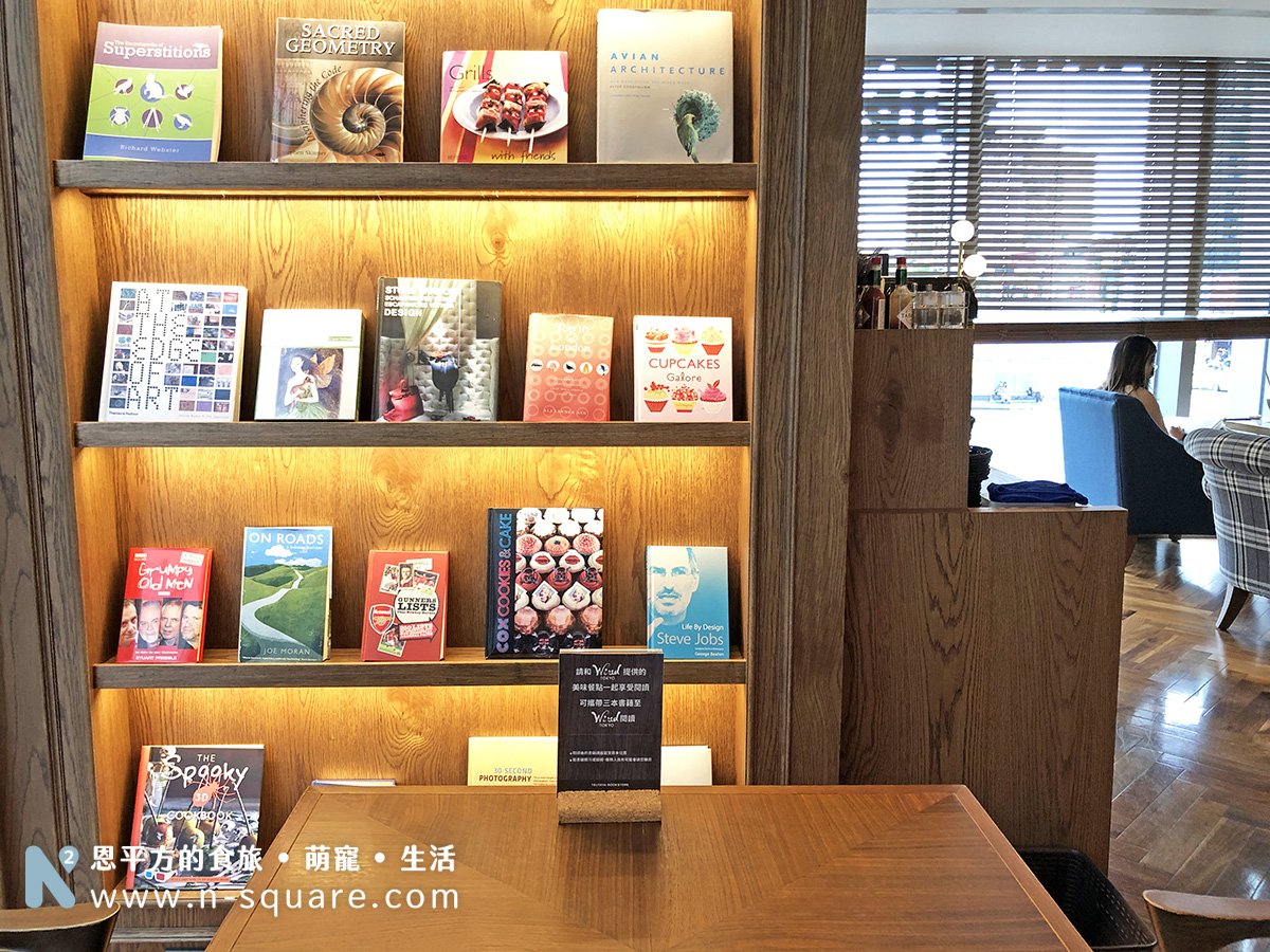 蔦屋書店TSUTAYA松山車站貳號店 WIRED TOKYO有開放書架可以隨時拿取