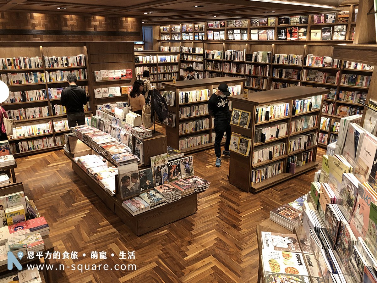 蔦屋書店TSUTAYA松山車站貳號店書店內部