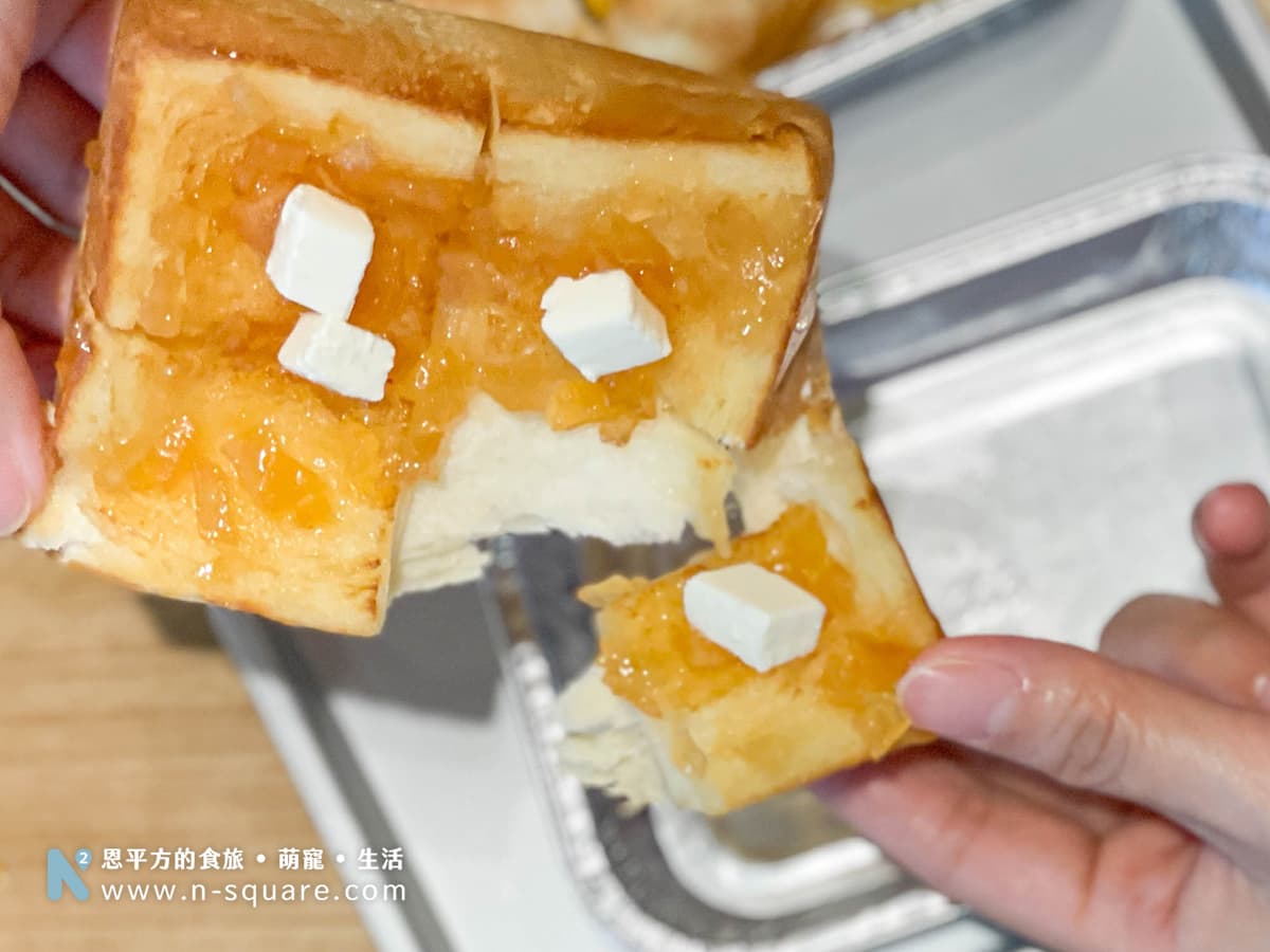 布里歐吐司使用加入奶油的麵團，撕開吐司就可以感受到柔軟的口感與香氣